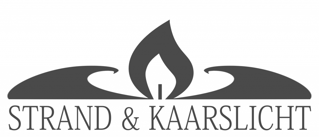 logo strand en kaarslicht